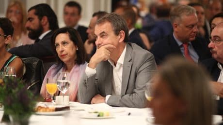 Zapatero ve &quot;bastante divertido&quot; el &quot;pájara&quot; de Sánchez a Robles: &quot;Significa que es una persona inteligente&quot;