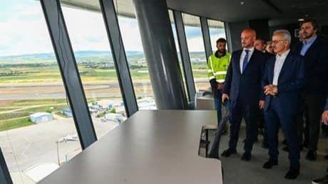 Bakan Uraloğlu, yeni hava trafik kontrol kulesindeki çalışmaları yerinde inceledi