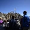 Zu viel Gedränge am Original: Die Zugspitze bekommt ein zweites Gipfelkreuz