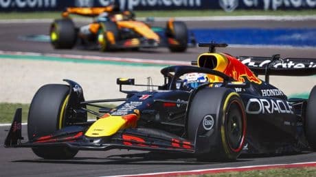 Verstappen wint in Italië zijn tweede Grote Prijs van het seizoen