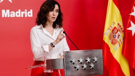 La oposición denuncia que no ha podido ver el chalé "pagado por todos" que disfrutó Ayuso