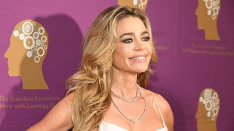 Ex-man doet boekje open over schokkende spilzucht Denise Richards (54): ’Dik 20.000 euro per maand voor eten en drinken’