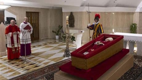 Trump, Macron y Zelensky sí asistirán al funeral; Putin no