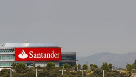 EEUU multa por segunda vez a Santander por el uso de WhatsApp entre sus banqueros