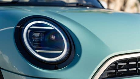 Nuova Mini Cooper Cabrio, il serioso mestiere di far divertire