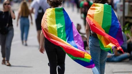 Regenbogenfamilien: 50.000 Kinder wachsen mit gleichgeschlechtlichen Eltern auf