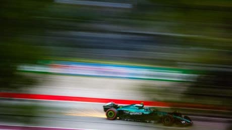 Una alegría para Fernando Alonso en Montmeló: sin pitos al himno y soberbia vuelta final