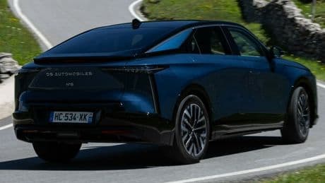 DS N°8, eleganza francese e orgoglio italiano. La nuova ammiraglia con forme da Suv-Coupé esprime il meglio dei due Paesi