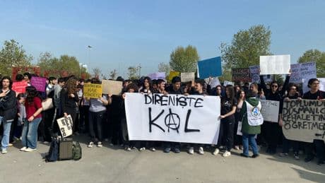 Kartal Anadolu Lisesi'nde öğretmenlerine sahip çıkan 159 öğrenciye soruşturma