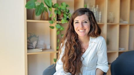 Marta León, experta en microbiota y hormonas: “Un día más de pescado a la semana es un ibuprofeno menos con la regla, combate la inflamación y mejora la salud hormonal”