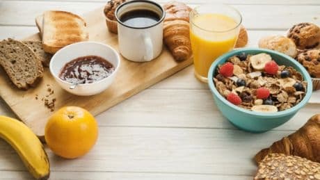 Ni galletas ni pan integral: los tres desayunos de fácil digestión recomendados a mujeres antes de entrenar