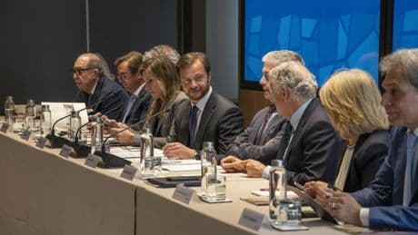 La farmacéutica catalana Almirall encara los 1.000 millones de facturación pese a la tormenta de los aranceles