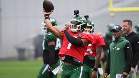 Justin Fields-Garret Wilson combo a bright spot on rainy Jets day