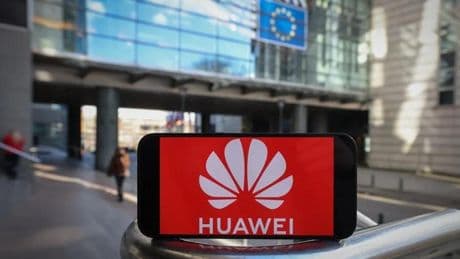 La Comisión Europea insiste en "restringir o excluir" a Huawei de las redes 5G