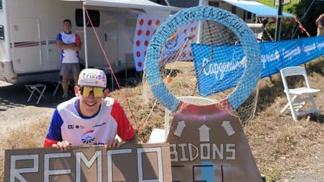 En plein dans le mille : sur le bord des routes du Tour, ce nouveau moyen pour attraper le plus de goodies