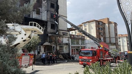5 katlı binada yangın! 15 kişi dumandan etkilendi
