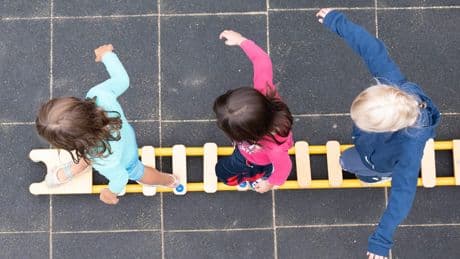 Zu wenige Kinder - Jetzt sollen Ost-Erzieher in den Westen