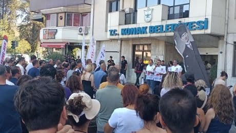 Konak Belediyesinde memurlardan iş bırakma eylemi