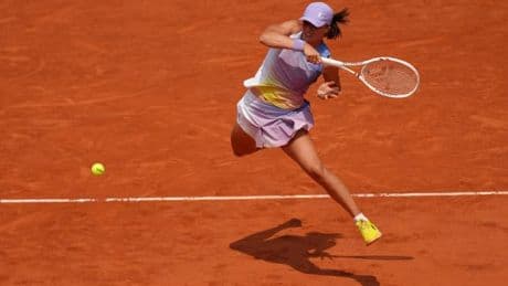 Swiatek defiende su fortín y repite semifinales de Roland Garros