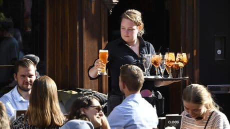 Loonstijging zwakt af, toch meer koopkracht voor werkenden