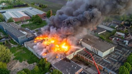 Brand in hennepverwerker Oude Pekela: ’Gigantisch uitslaand’