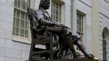 Trump contro Harvard per ridisegnare la cultura e limitare il libero insegnamento
