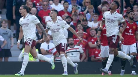 Arsenal, Manchester United'ı tek golle geçti
