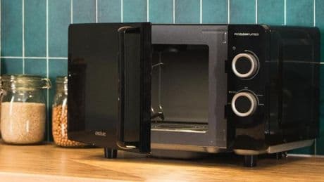 ¿Buscas un microondas por menos de 60 euros? Cecotec te da 5 opciones económicas, con buen diseño y potencia que triunfan en Amazon