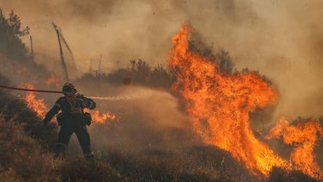 Malgré des investissements massifs, la Grèce peine à lutter contre ses incendies à répétition