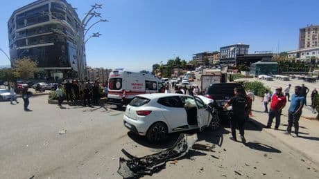 Şırnak’ta 5 aracın karıştığı zincirleme kaza; 3 yaralı