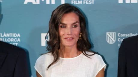 La reina Letizia clausura el Atlàntida Mallorca Film Fest con el 'look' estrella del verano