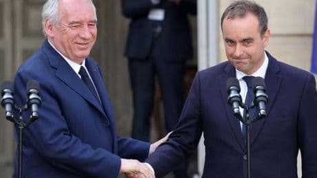 Vidéo : ce qu’il faut retenir de la passation des pouvoirs entre François Bayrou et Sébastien Lecornu