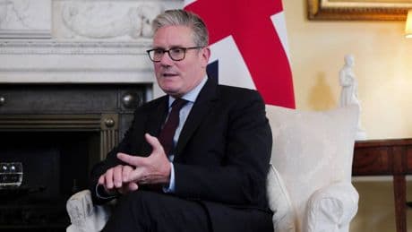 Ucraina, Trump offrirà a Putin le terre rare. Starmer: "Riceverò Zelensky a Londra"