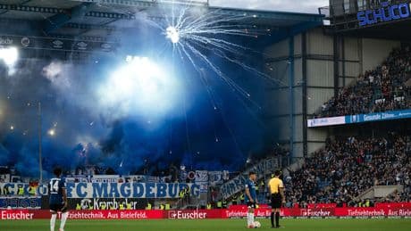 1. FCM verliert in Bielefeld  - Magdeburg-Chaoten schießen Raketen aufs Spielfeld!