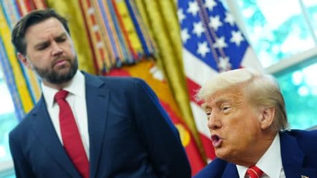 Trump anuncia un acuerdo comercial con el Reino Unido, aunque aún faltan meses para cerrar los detalles y se mantienen los aranceles del 10 %