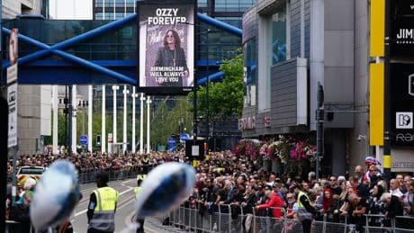 Sänger von Black Sabbath: Emotionale Trauerfeier für Osbourne in Birmingham