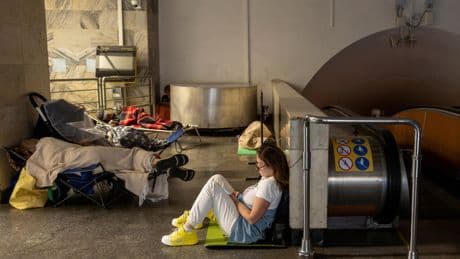 Ukraine: une maternité touchée lors d'attaques aériennes «massives» sur Kiev et Odessa