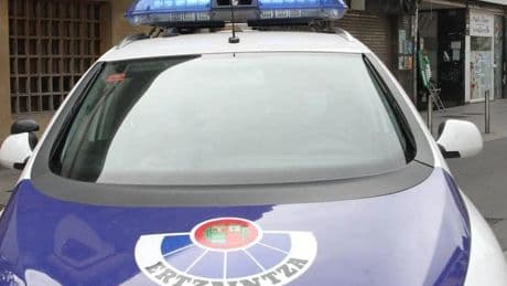 Detenido cuando trataba de entrar por una ventana para robar en una vivienda en Abadiño