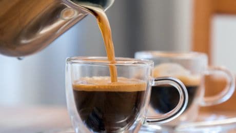 Kaffee gegen Kopfschmerzen: Diese Zutat lindert Beschwerden