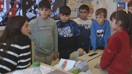 De las guerras europeas a los roles de género: la mirada a los niños austriacos que expone el problema de la educación