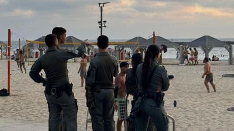 Tel Aviv, dalla spiaggia al bunker: il paradosso fragile di Israele
