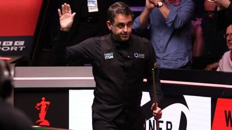Ronnie O’Sullivan holds off Si Jiahui as Judd Trump surges into semi-final with Mark Williams