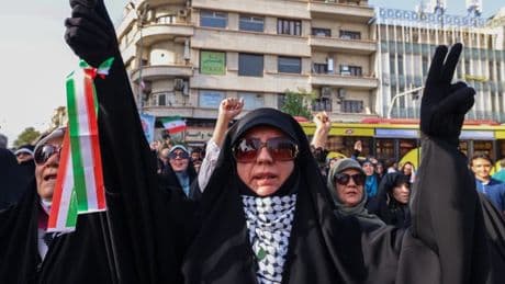 Prison endommagée, état-major décimé... Après la guerre contre Israël, la population iranienne peut-elle se soulever?