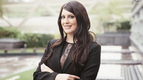 Adela Sáez, la granadina premiada como mejor cirujana de España: "Vienen de todo el mundo para que les opere"