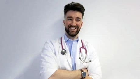 El médico David Callejo avisa a las personas que beben zumo de naranja: "No toman algo muy distinto al agua con azúcar"
