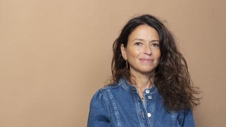 Karine Tuil y el sexo: “La novela es un espacio donde podemos abordar todos los temas tabú”