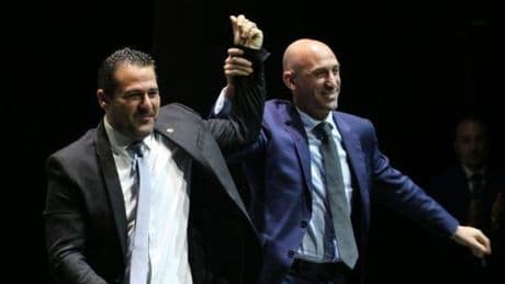 "Lozano fue amenazado con desvelar una relación amorosa con una futbolista si no dimitía"