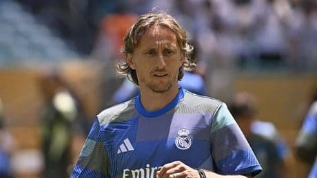 Milan, Real Madrid’den ayrılan Modric’i kadrosuna kattı