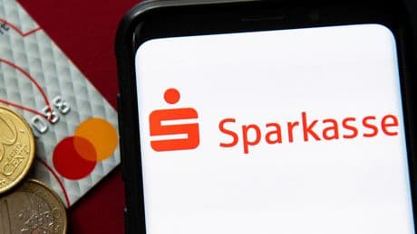 Nicht sicher genug: Sparkasse muss nach Betrug Schaden teilweise ersetzen