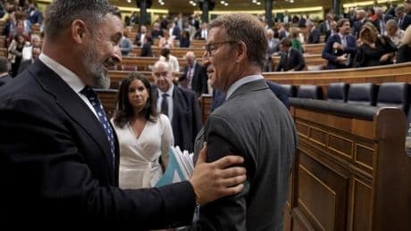 Feijóo y Abascal se reúnen en el Congreso para analizar el "contexto nacional e internacional"